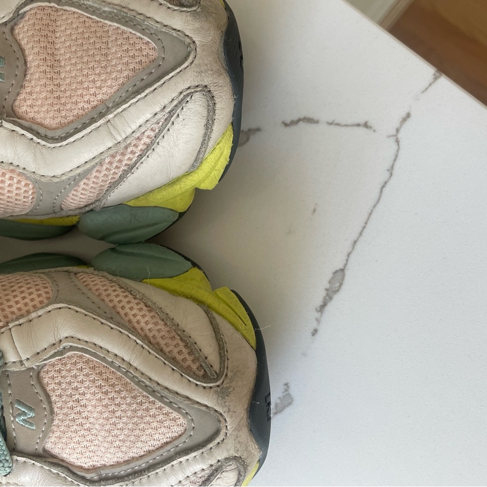 Limited Edition New Balance 9060 Moonbeam Vintage Rose - Picture 7 of 13
